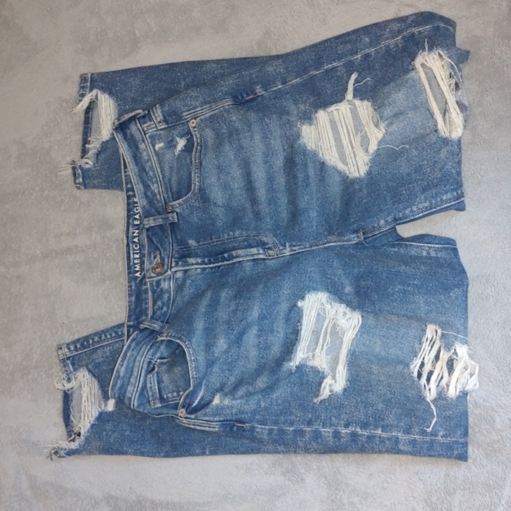 American Eagle Distressed Mom Jean